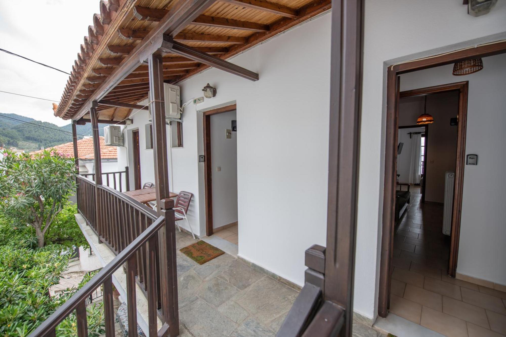 Lilian Beachfront Apartments Нео Клима Екстериор снимка
