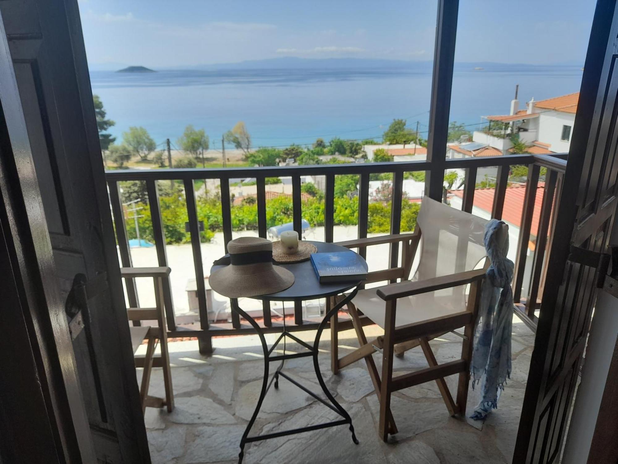 Lilian Beachfront Apartments Нео Клима Екстериор снимка