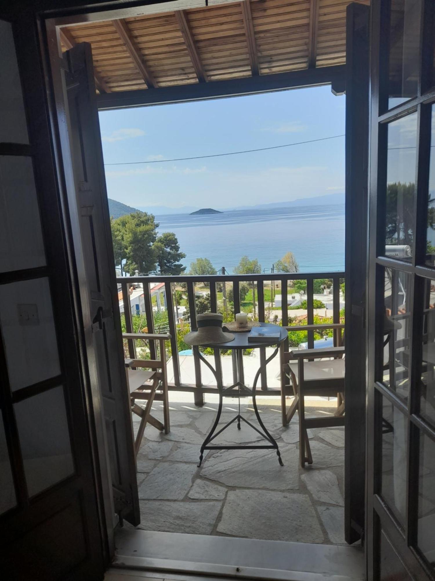 Lilian Beachfront Apartments Нео Клима Екстериор снимка