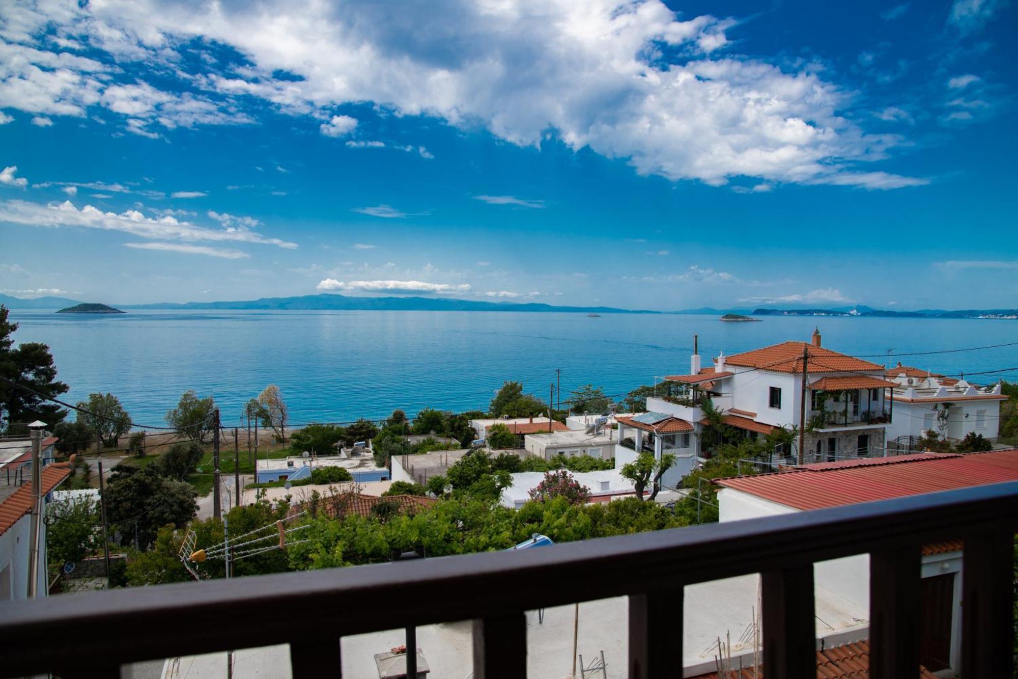 Lilian Beachfront Apartments Нео Клима Екстериор снимка
