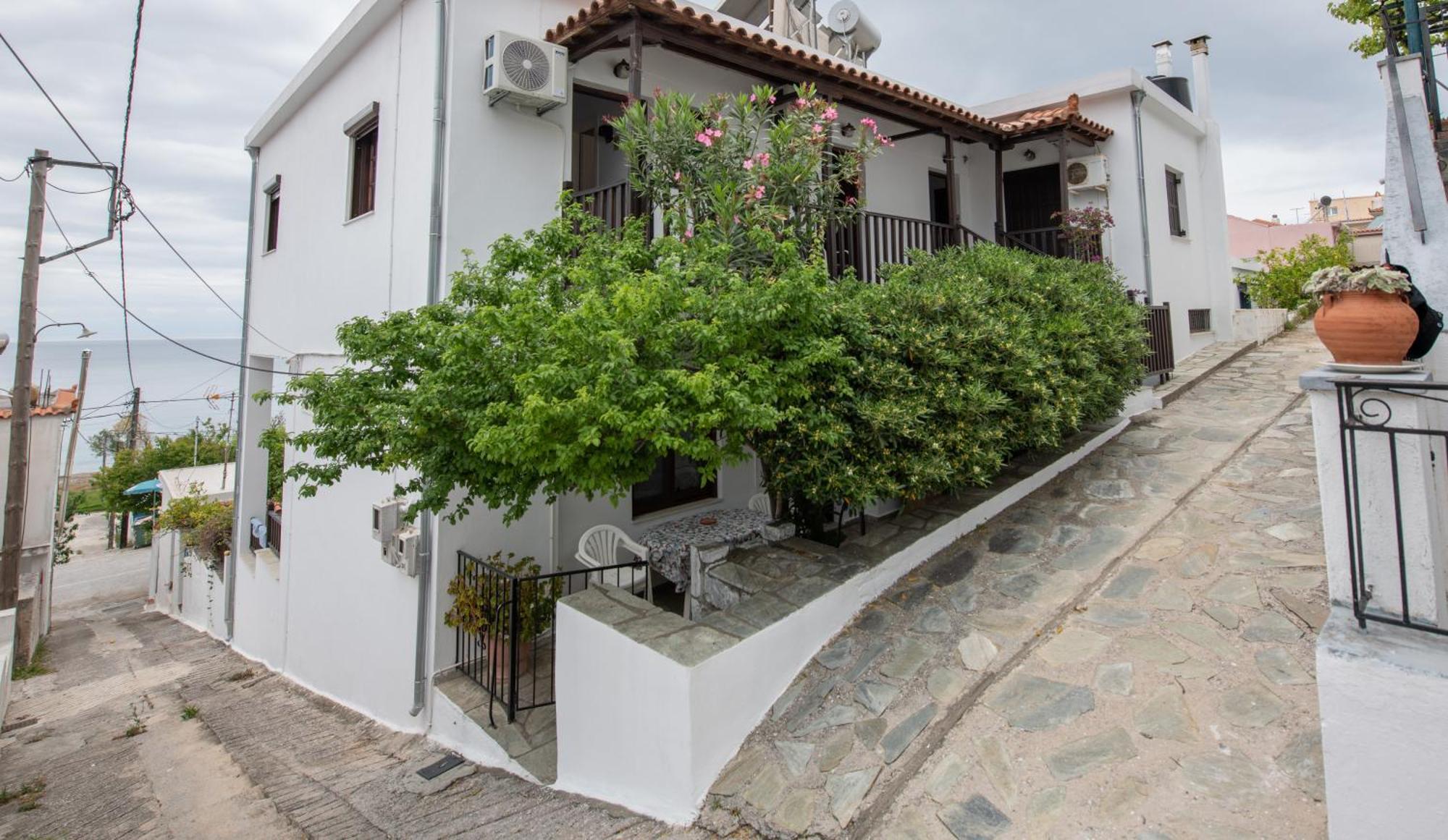 Lilian Beachfront Apartments Нео Клима Екстериор снимка