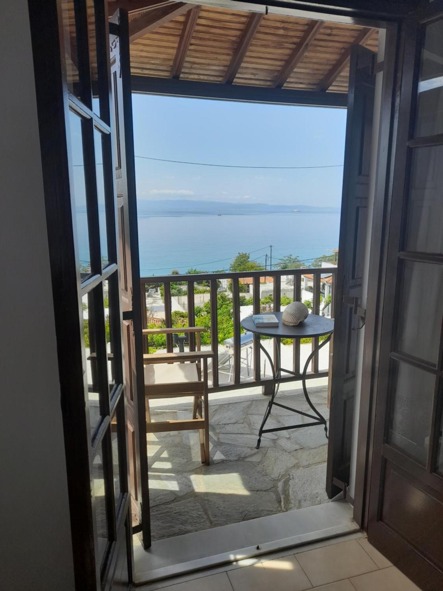 Lilian Beachfront Apartments Нео Клима Екстериор снимка