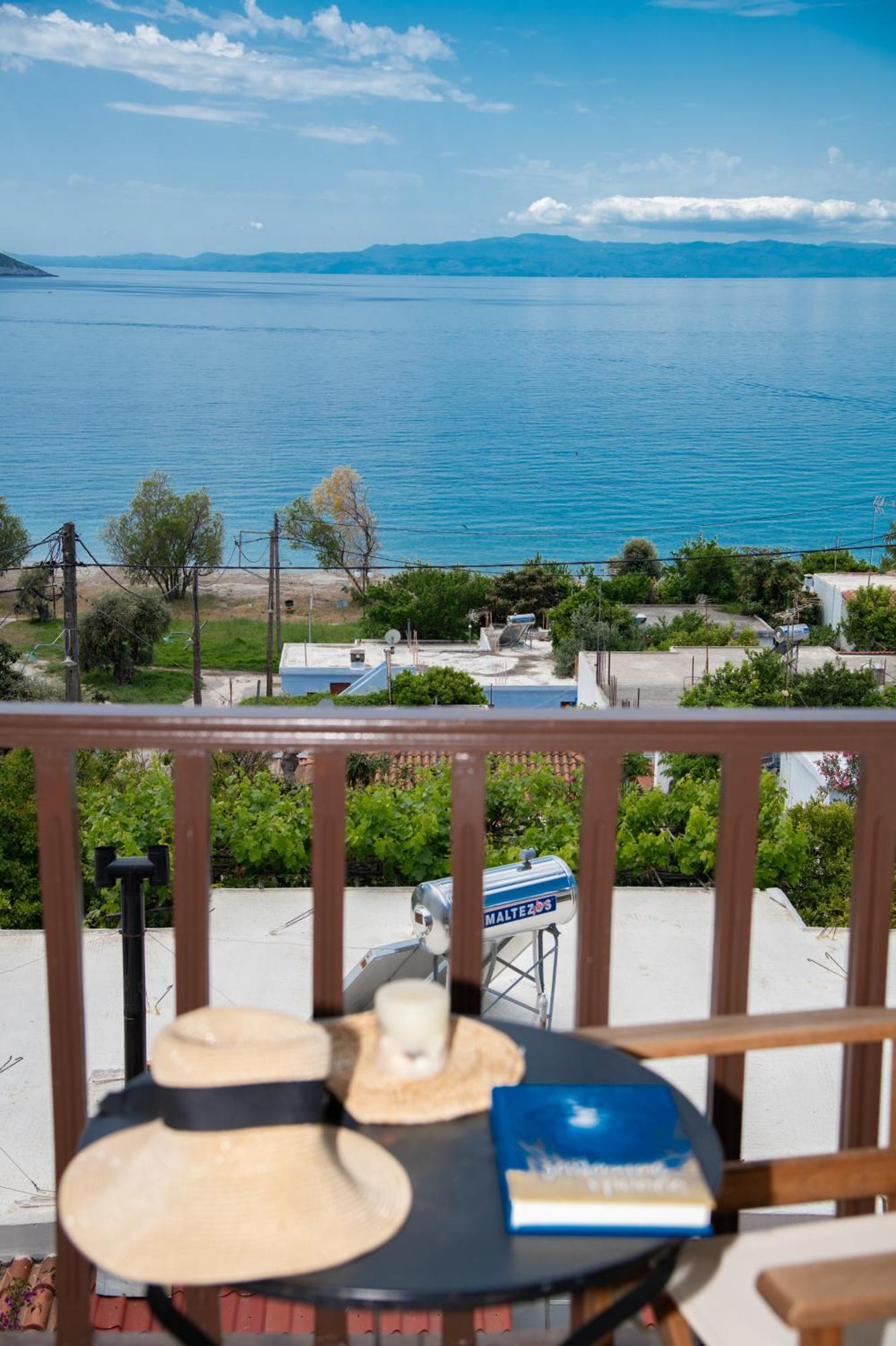 Lilian Beachfront Apartments Нео Клима Екстериор снимка