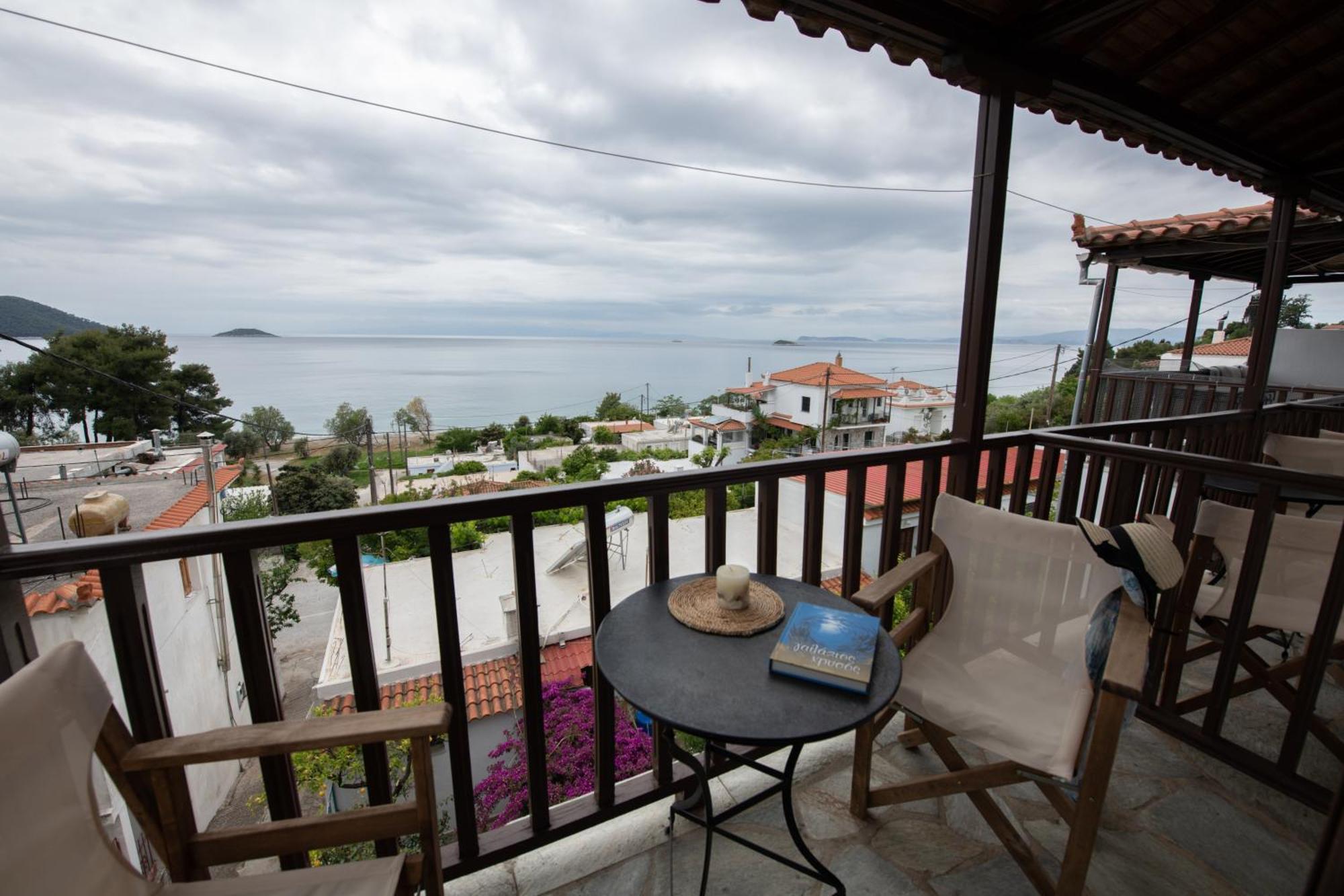 Lilian Beachfront Apartments Нео Клима Екстериор снимка