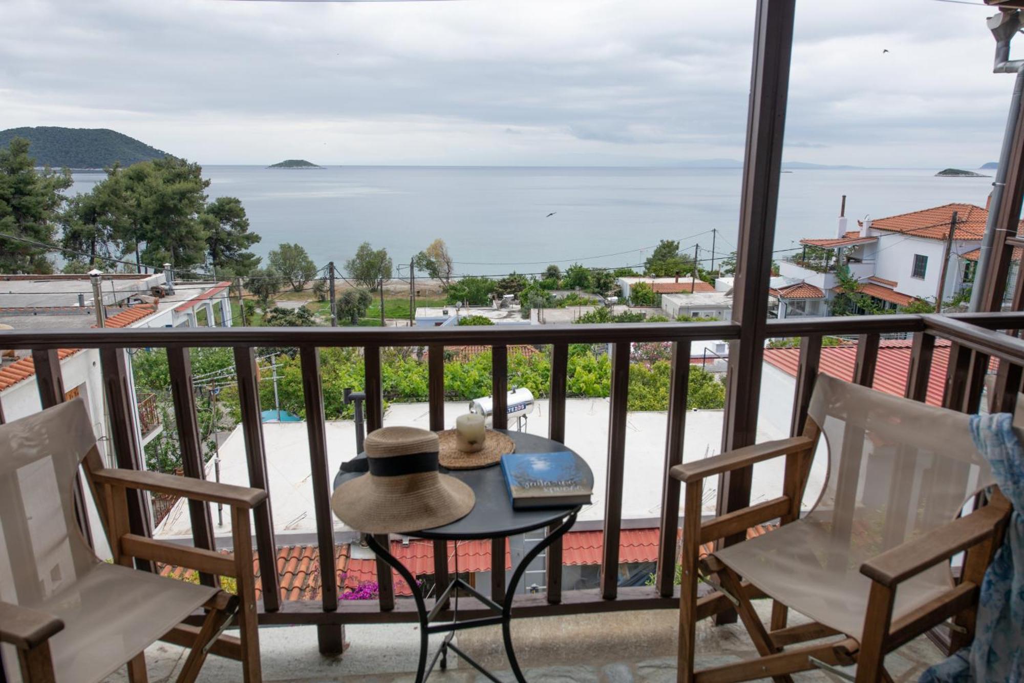 Lilian Beachfront Apartments Нео Клима Екстериор снимка