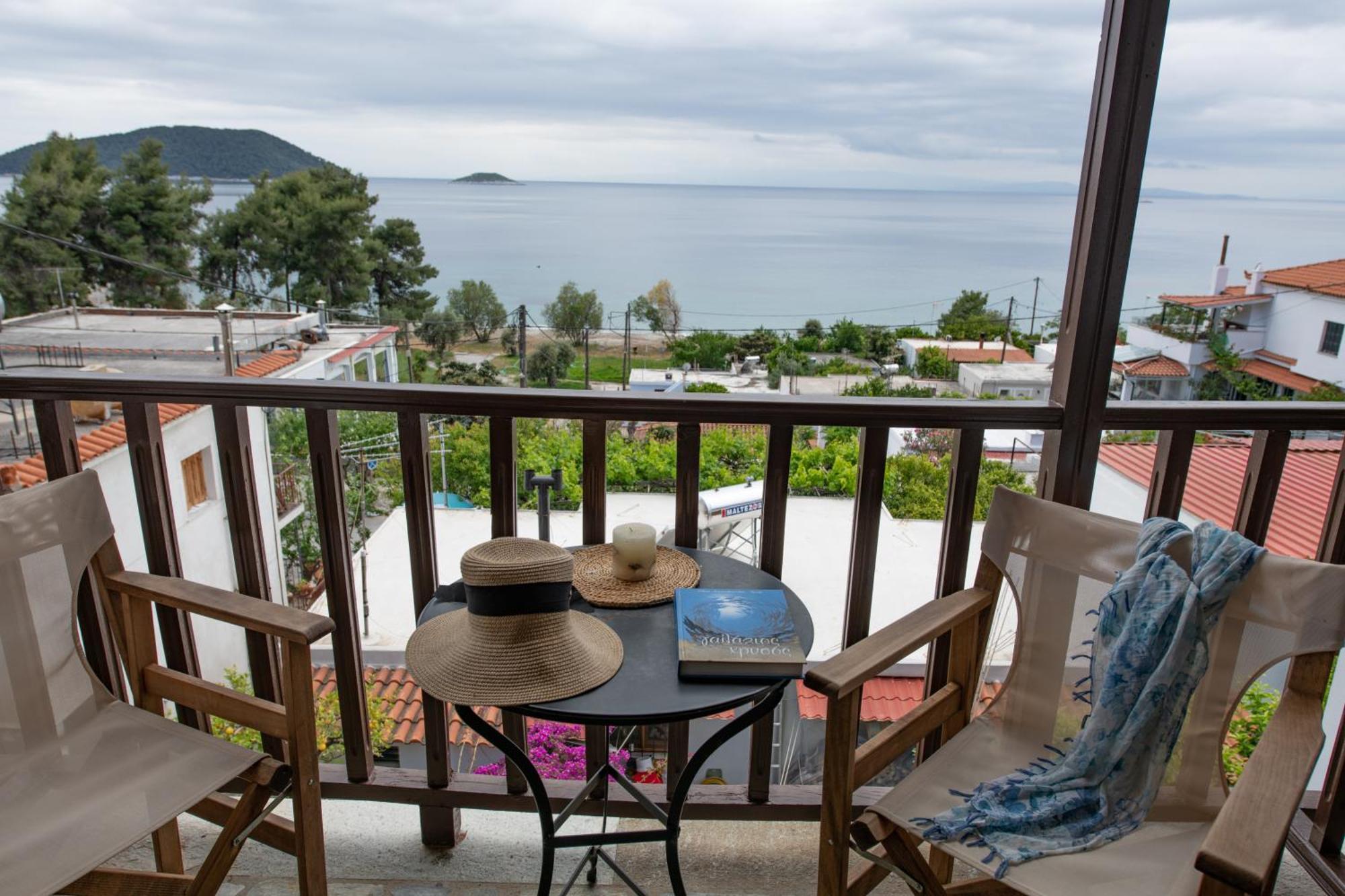 Lilian Beachfront Apartments Нео Клима Екстериор снимка